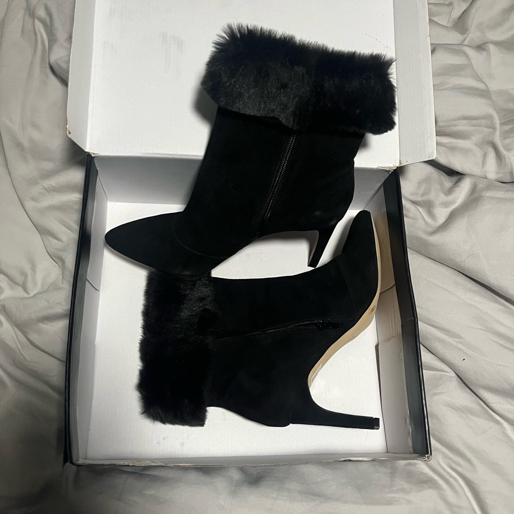 Super cute never worn black fur INC boots